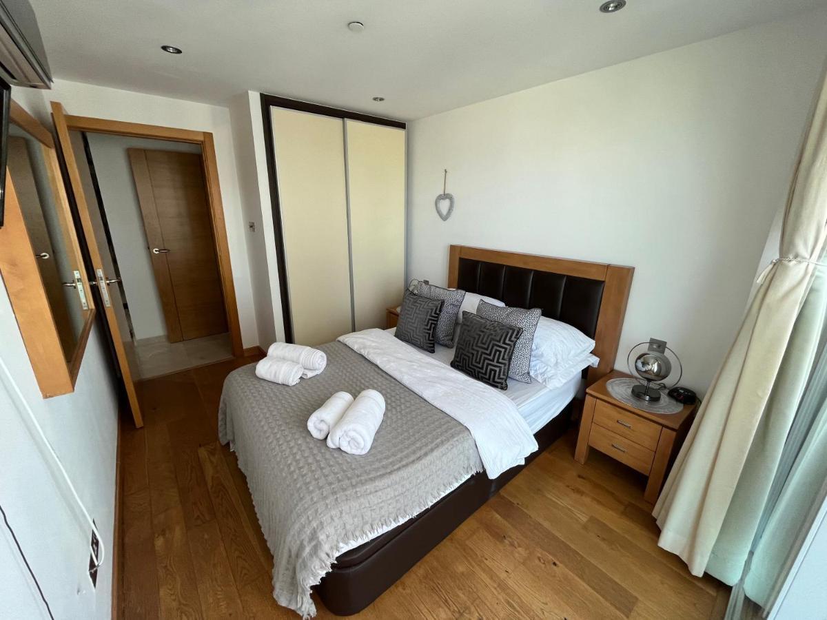 גיברלטר Ocean Village Lovely 2 Bedroom Apartment מראה חיצוני תמונה